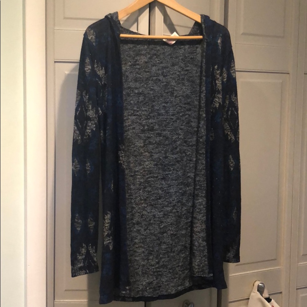 Hooded sweater, size S ( 3-5 Juniors)